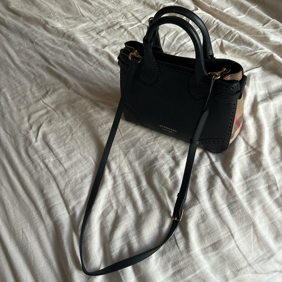 Burberry Black Leather Women's Bag - Picture 7 of 9